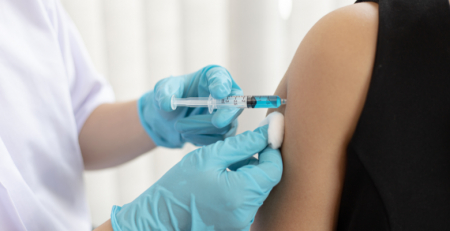 População cada vez mais recetiva à vacina da gripe, afirma relatório