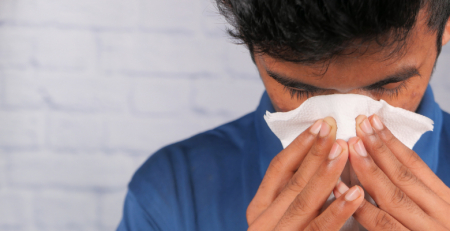 COVID-19: estudo descobre que pessoas com alergias têm até menos 40% de risco de infeção