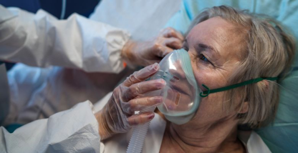 Tratamento financiado para COVID-19 ligeira a moderada em adultos que não necessitam de oxigénio suplementar e que apresentam risco aumentado de progressão para doença grave