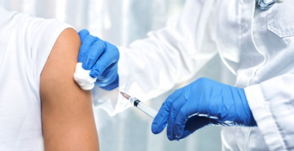 Mais de 3,4 milhões de vacinas administradas contra gripe e COVID-19